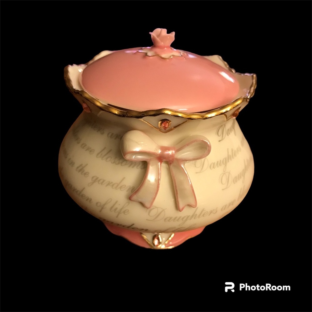 Heirloom Porcelain Music Box Collection |2002 Ardleigh Elliot|Hadleigh Collectio